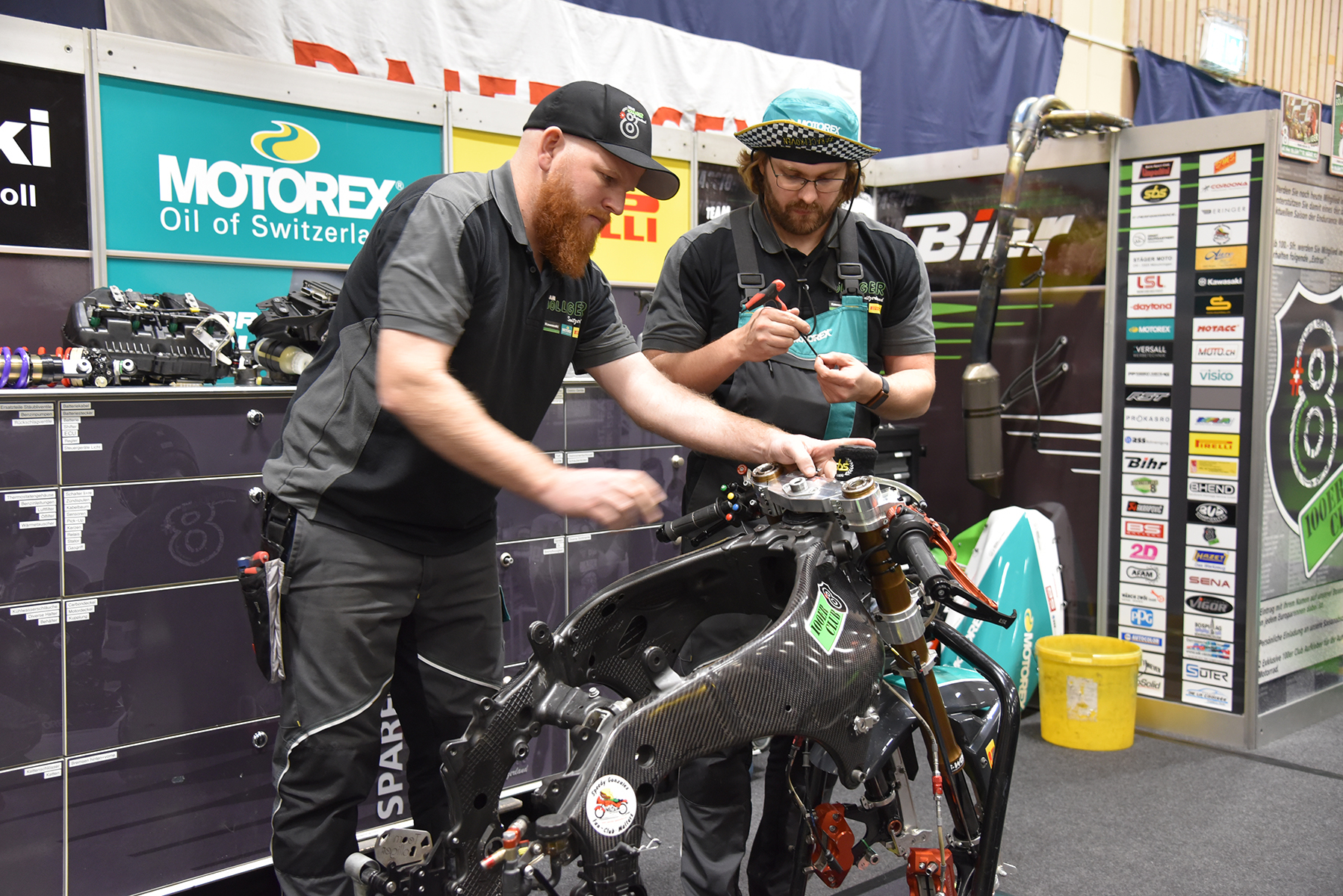 Bild3 Bolliger Team Aufbau Rennmotorrad